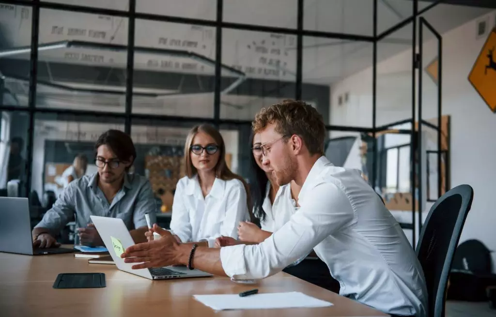 software jurídico, Treinamento e Capacitação dos Colaboradores no Uso de Software Jurídico